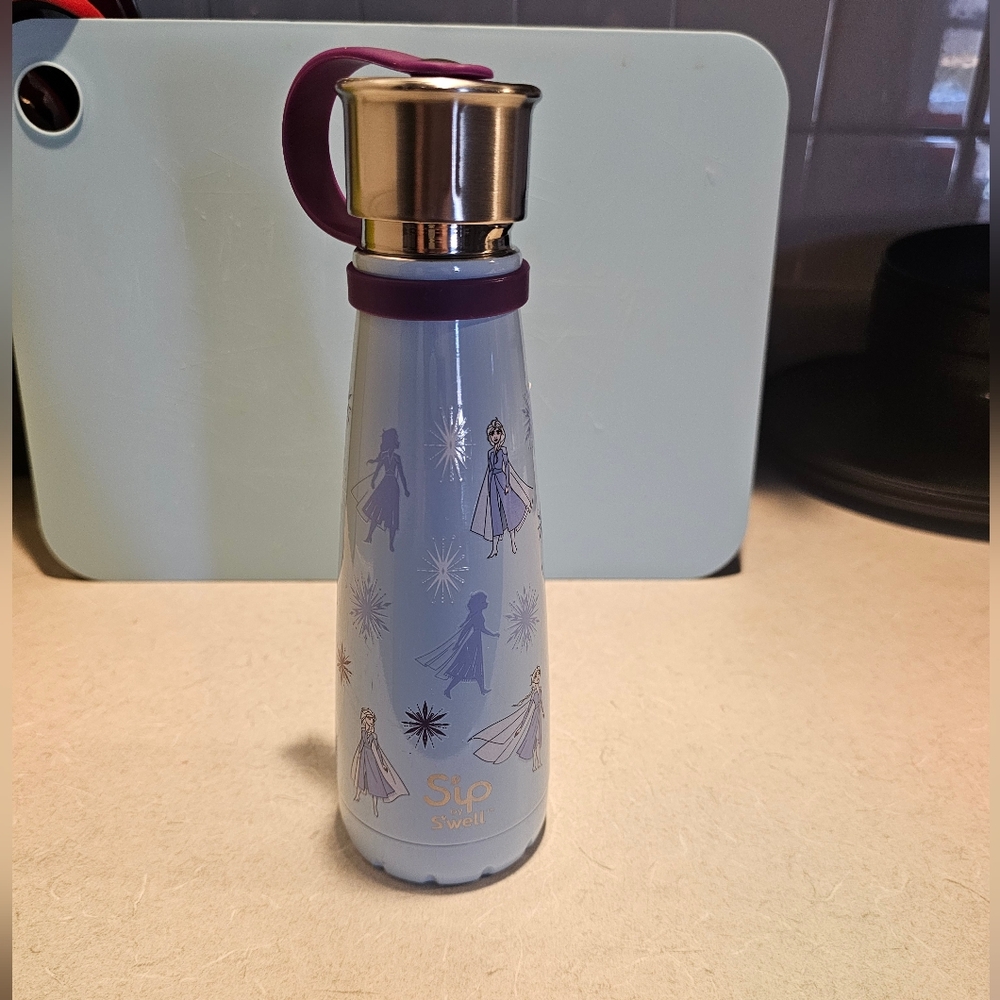 Swell frozen Elsa sip bottle